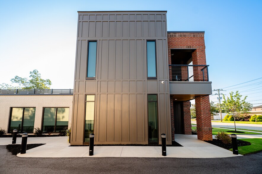 More Photos Of 810 Pendleton St, Greenville Office For Lease