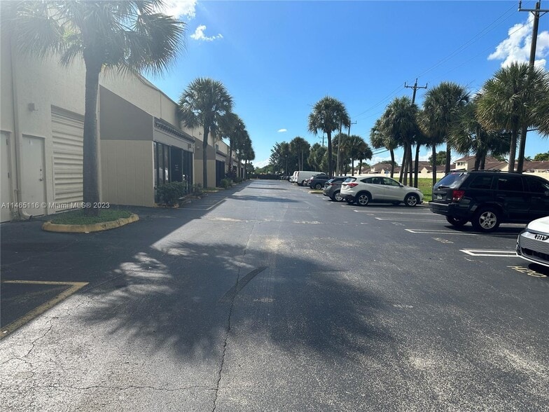 More Photos Of 6187 NW 167th St, Miami Lakes Office For Sale