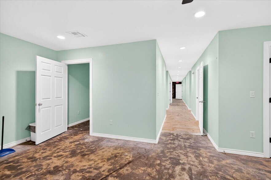 More Photos Of 121 N Maple St, Nowata Storefront For Sale