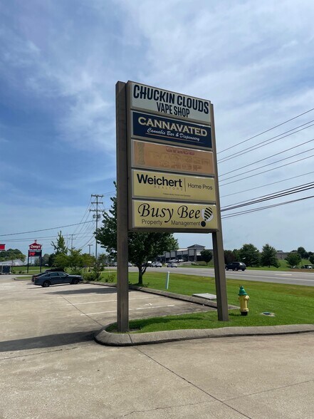 More Photos Of 2680 Trenton Rd, Clarksville General Retail For Lease