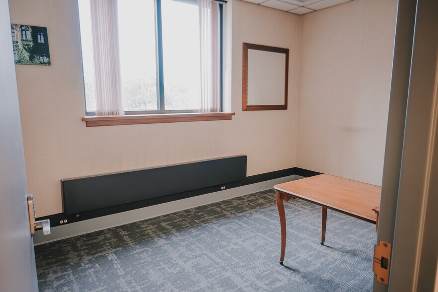 More Photos Of 136 Center St, Old Town Office For Sale