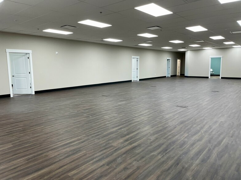 More Photos Of 528 Sunbury Rd, Midway Warehouse For Sale