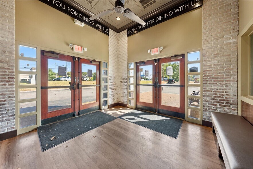 More Photos Of 1202 Murfreesboro Rd, Franklin Restaurant For Lease