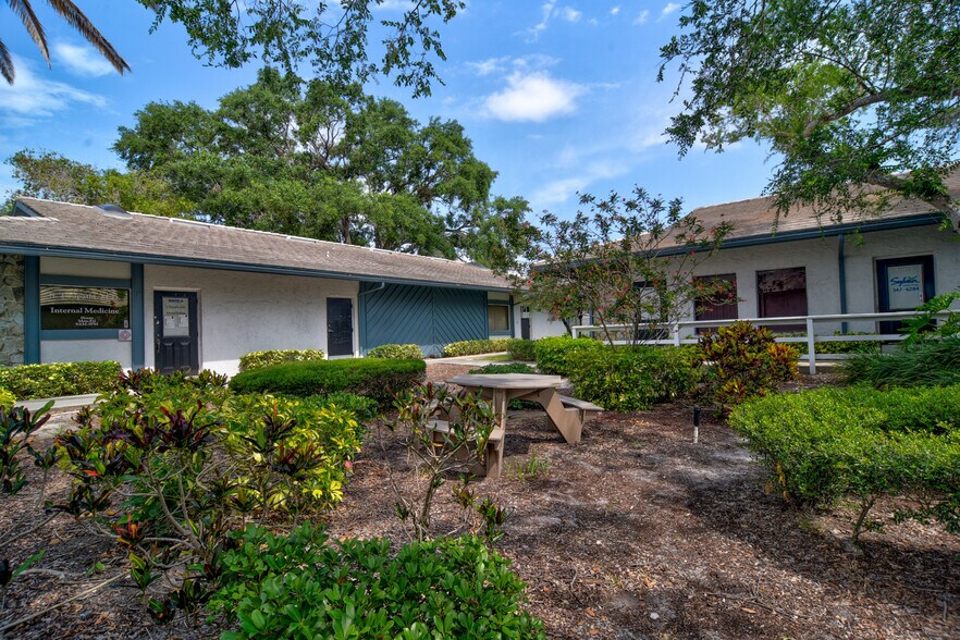 More Photos Of 3275 66th St N, Saint Petersburg Medical For Sale