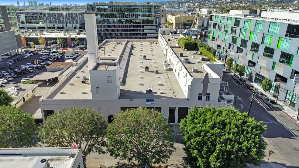 More Photos Of 7000 Romaine St, Los Angeles Showroom For Lease