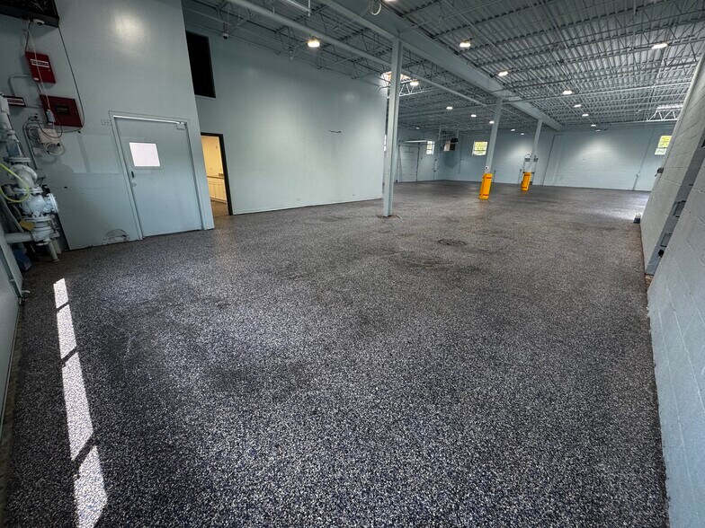 More Photos Of 1520 Hannah Ave, Forest Park Flex For Sale