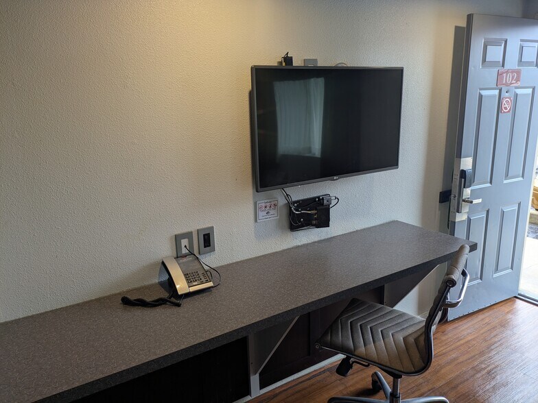 More Photos Of 3100 W Northwest Loop 323, Tyler Hotel For Sale