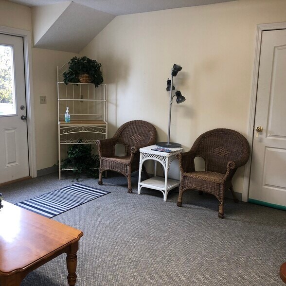 More Photos Of 1057 Poquonnock Rd, Groton Office For Lease