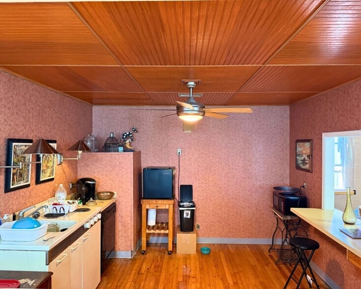 More Photos Of 113 Myrtle St, Thomasville Light Distribution For Sale