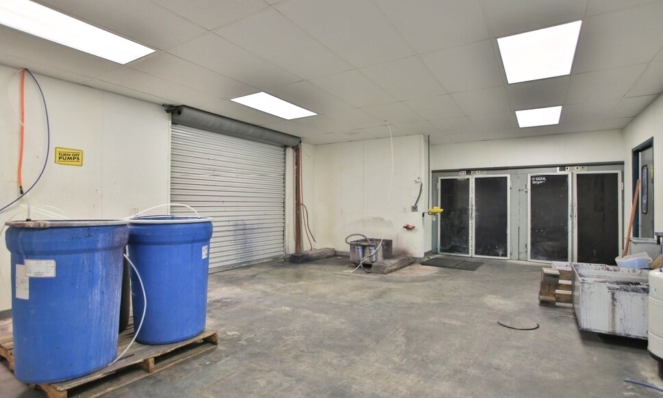 More Photos Of 4303 Southerland Rd, Houston Warehouse For Sale