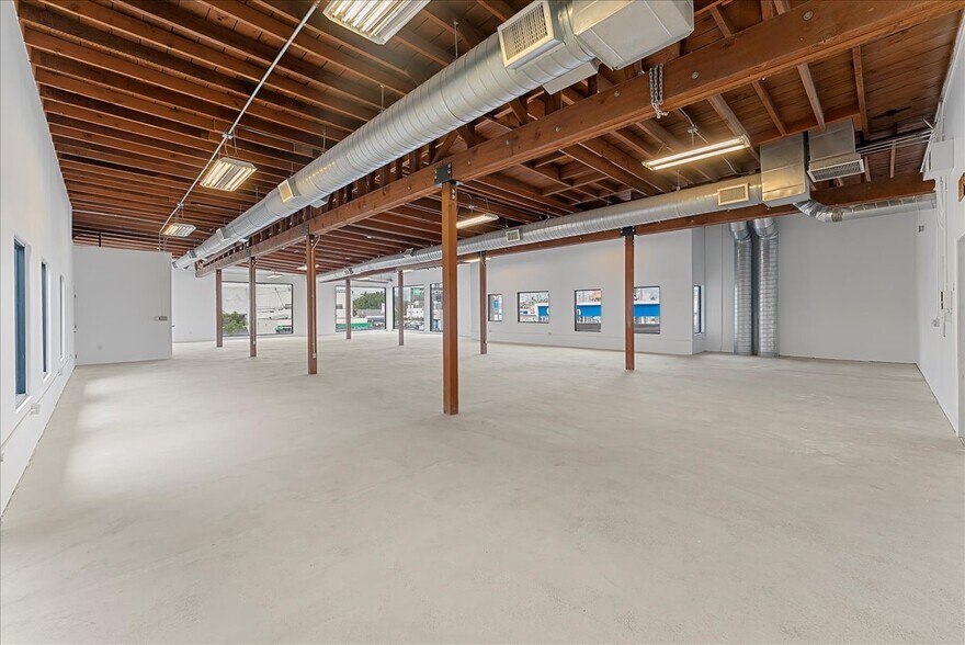 More Photos Of 176 N La Brea Ave, Los Angeles Storefront Retail Office For Sale
