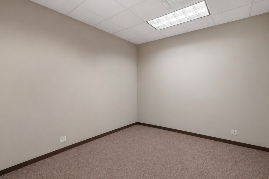 More Photos Of 125 W Exchange Pl, Kalamazoo Medical For Lease