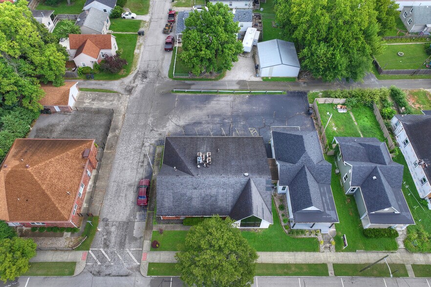 More Photos Of 1604 State St, New Albany Office For Sale