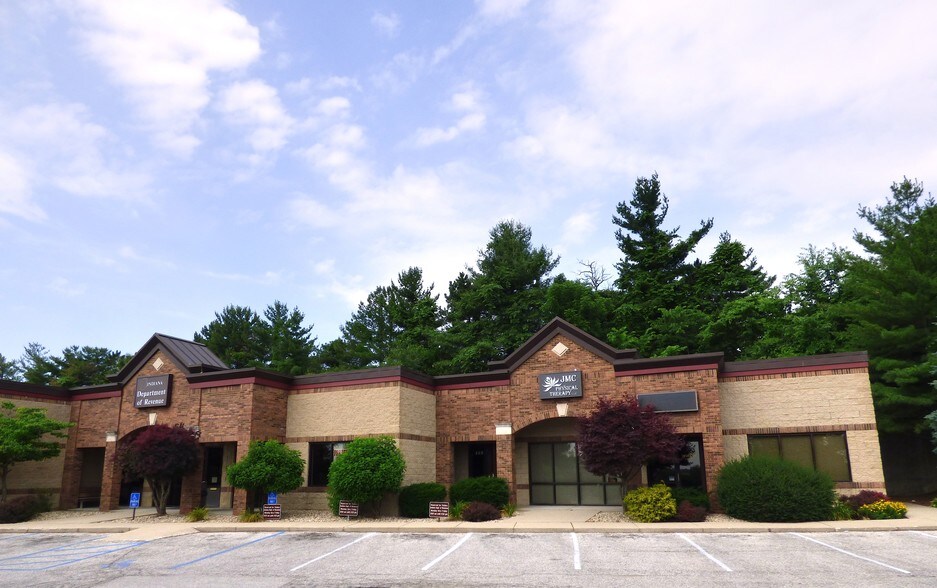 More Photos Of 430 S Landmark Ave, Bloomington Office For Lease