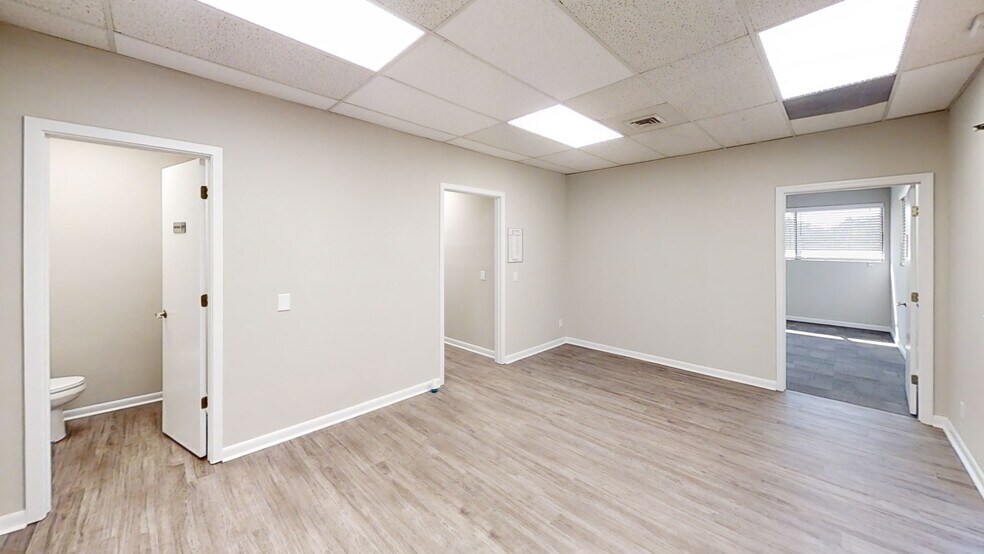 More Photos Of 2920 Edgewood Cir, Columbus Office For Lease