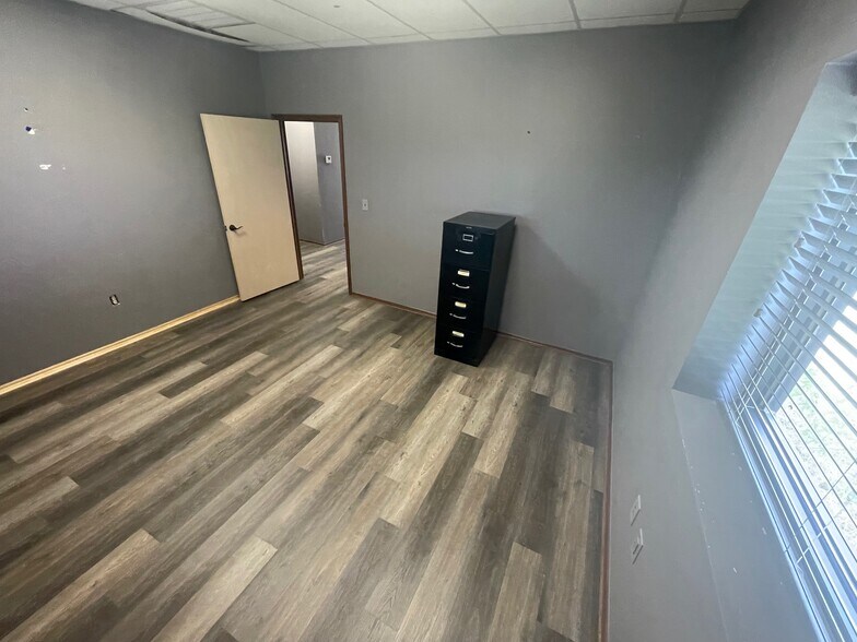 More Photos Of 4900 S Rockwell St, Oklahoma City Warehouse For Lease