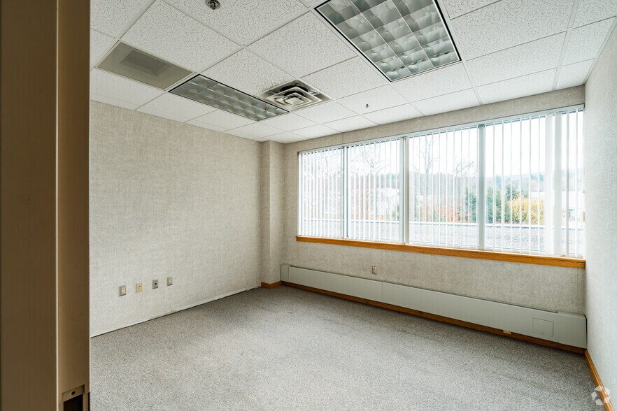 More Photos Of 100 Murray Dr, Warren Warehouse For Lease