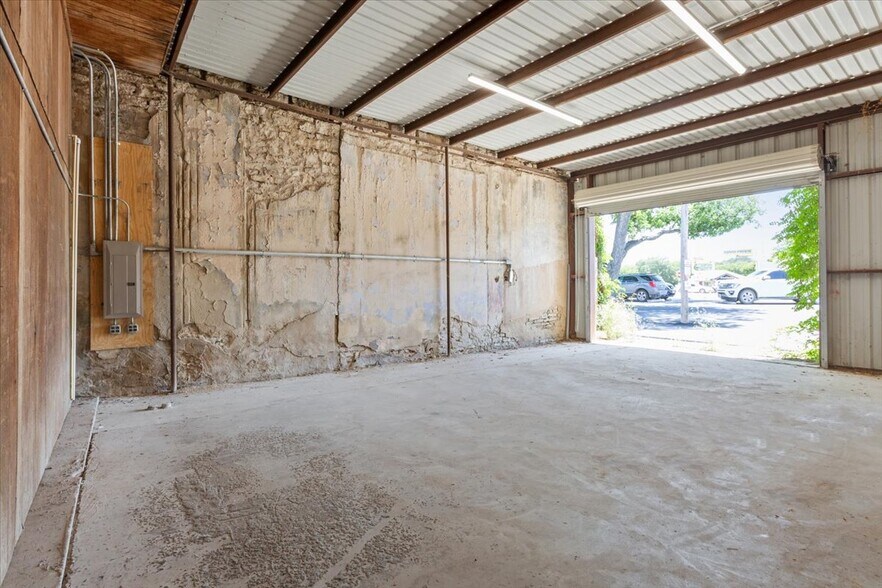 More Photos Of 125 N Pecan St, Hico General Retail For Sale