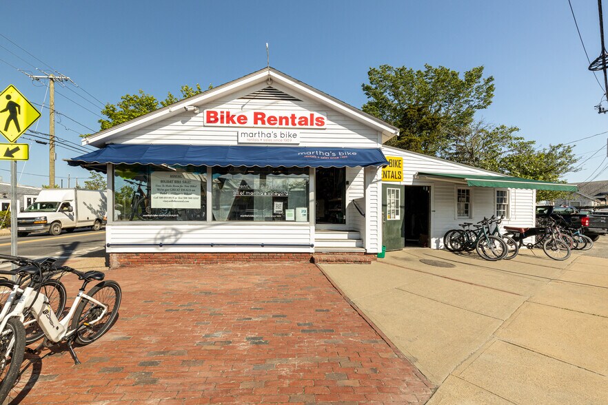 More Photos Of 4 Lagoon Pond Rd, Vineyard Haven General Retail For Sale