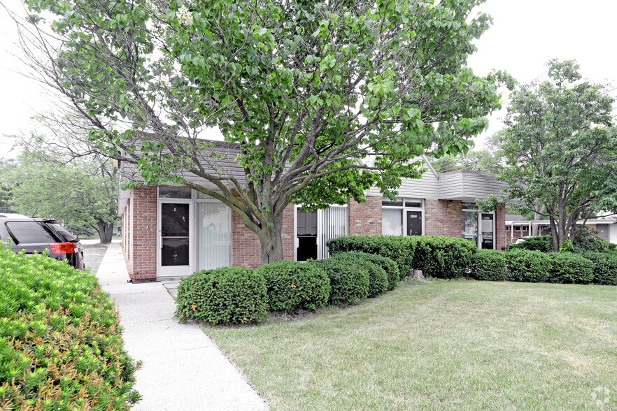 More Photos Of 23030 Mooney St, Farmington Medical For Lease