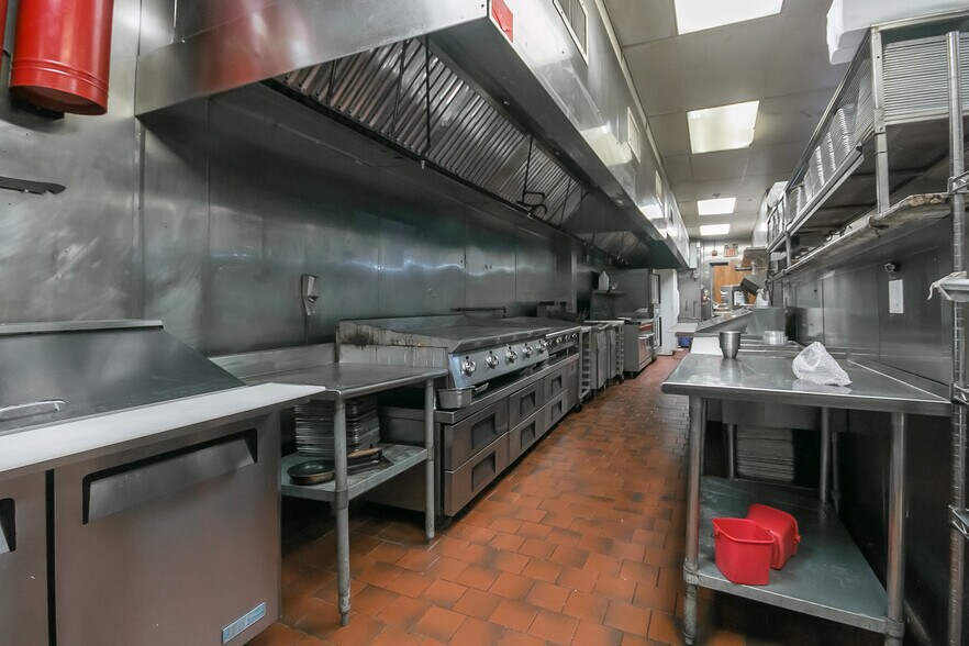 More Photos Of 1111-1113 Walnut St, Philadelphia Storefront For Sale