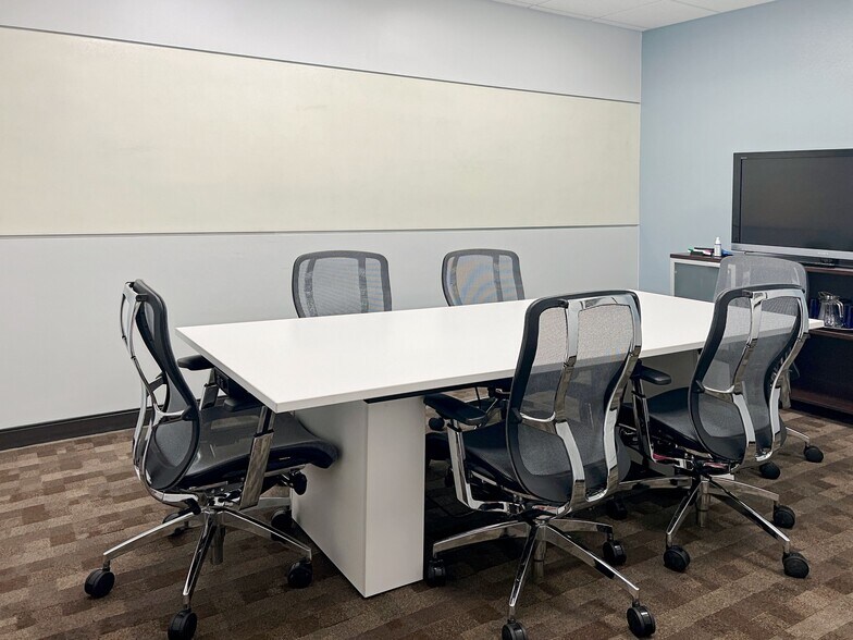 More Photos Of 10130 Perimeter Pky, Charlotte Coworking Space