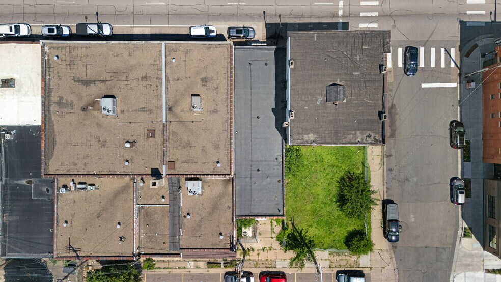 More Photos Of 1005 W Broadway Ave, Minneapolis Storefront For Sale