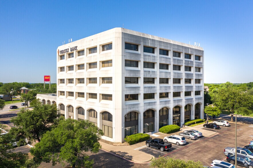 More Photos Of 7001 Boulevard 26, North Richland Hills Office For Lease