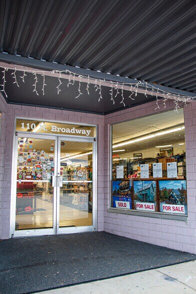 More Photos Of 110 N Broadway St, Broken Bow General Retail For Sale