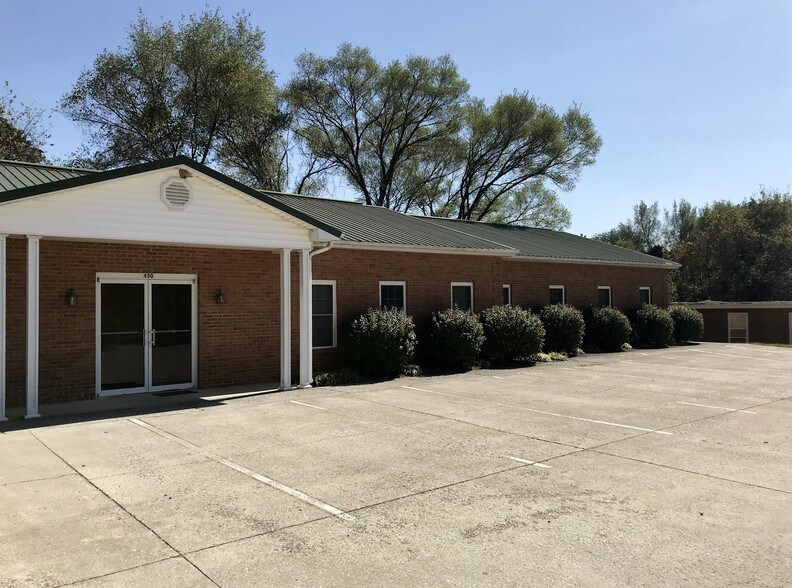 Primary Photo Of 450 S Church St, Fincastle Medical For Lease