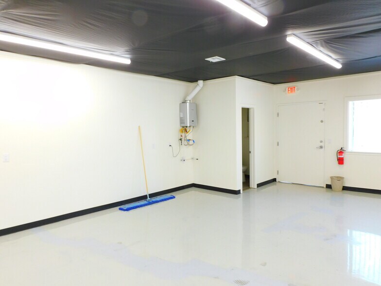 More Photos Of 409-413 N Chester Ave, Bakersfield Auto Repair For Lease