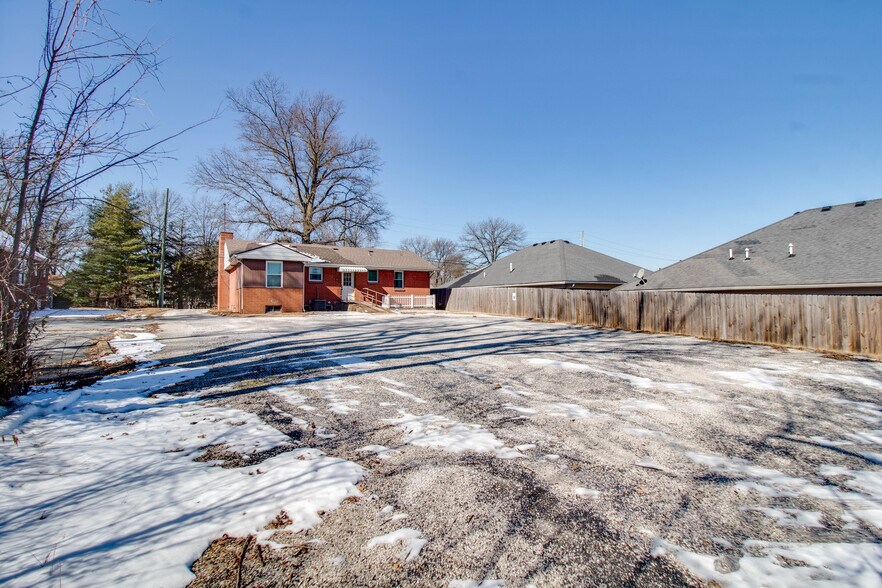 2907 Godfrey Rd, Godfrey, IL 62035 Office Residential For Sale