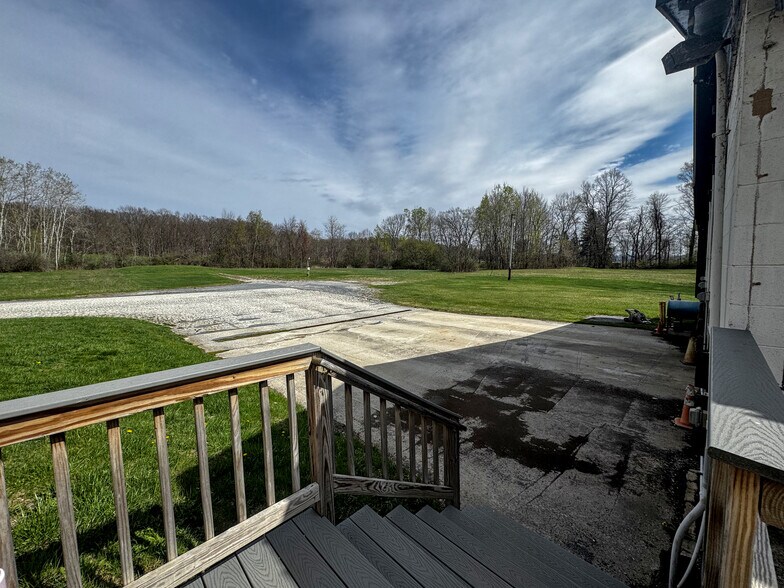 More Photos Of 33 Transport Dr, Bennington Freestanding For Sale