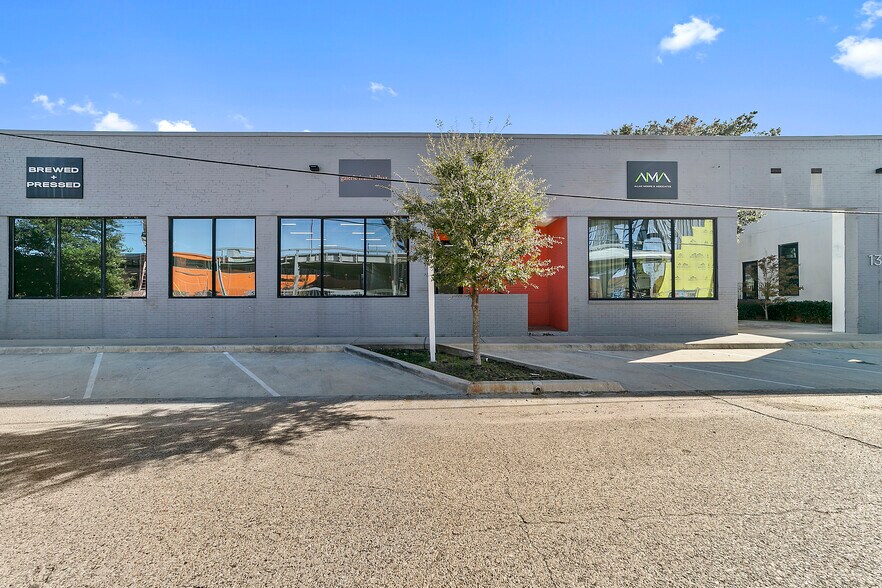 More Photos Of 136 Glass St, Dallas Storefront For Lease