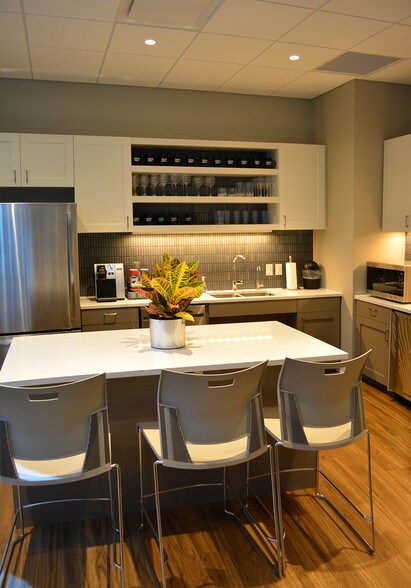 More Photos Of 6001 Bold Ruler Way, Austin Office For Sale