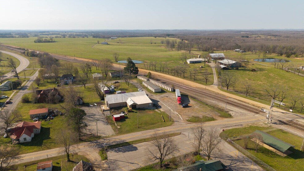 More Photos Of 101 Bingham st, Koshkonong Specialty For Sale