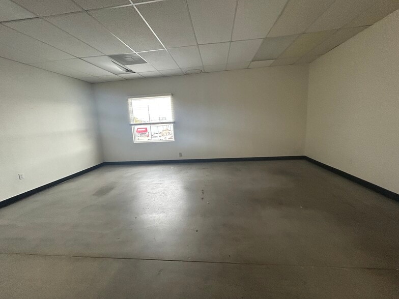 More Photos Of 10737 Dutchtown Rd, Knoxville Freestanding For Lease