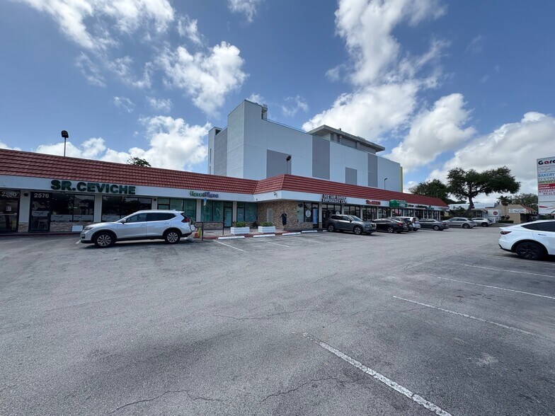 More Photos Of 2550-2584 NE Miami Gardens Dr, Miami Unknown For Lease