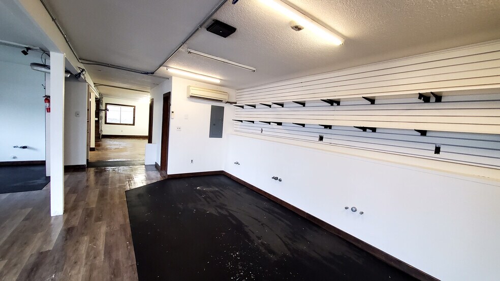 More Photos Of 21028 Highway 99E NE, Aurora Storefront Retail Office For Sale