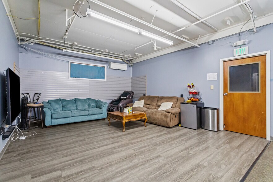More Photos Of 2317 Washington St, Kokomo Warehouse For Sale