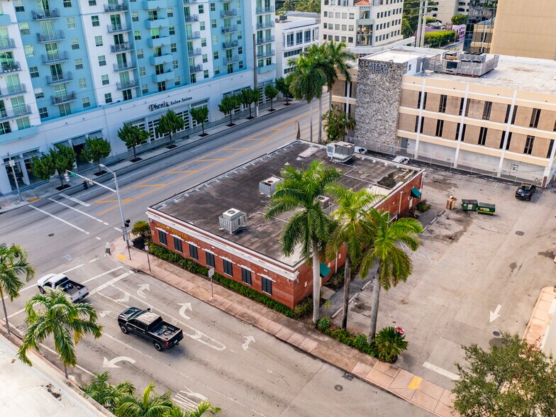 More Photos Of 2500 Douglas Rd, Coral Gables Medical For Lease