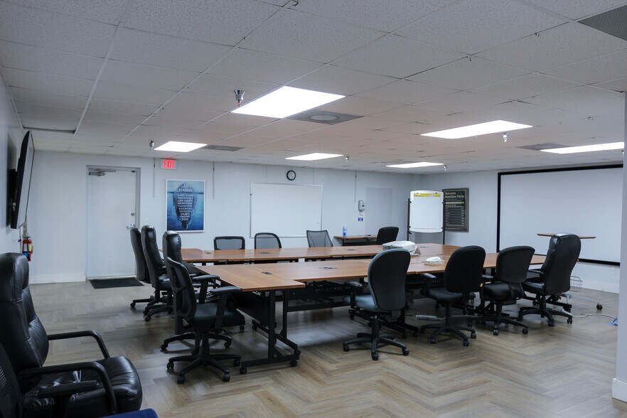 More Photos Of 6925 112th Cir N, Largo Office Residential For Lease