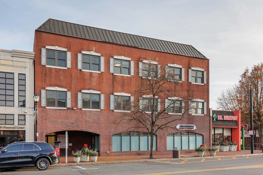 More Photos Of 36 W Main St, Freehold Medical For Lease