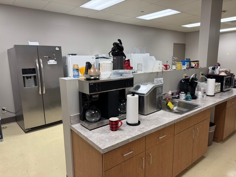 More Photos Of 316 Donohoe Rd, Greensburg Warehouse For Lease