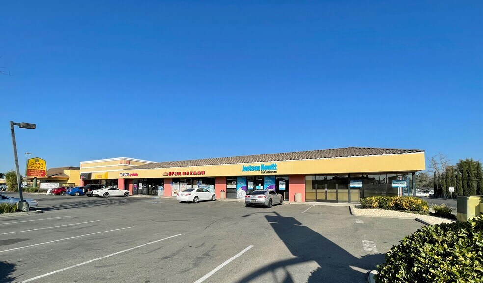 More Photos Of 2 W Court St, Woodland Freestanding For Lease