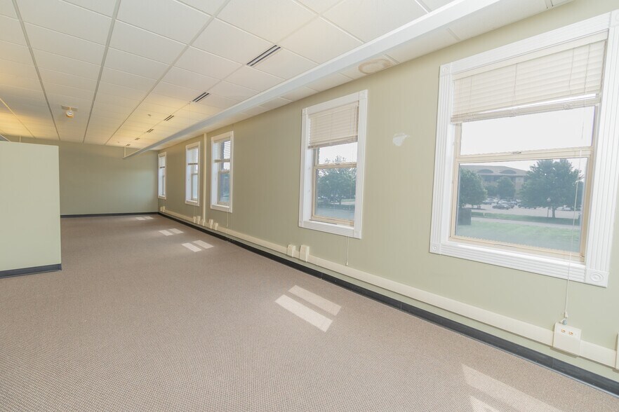 More Photos Of 2142 -2160 W Chesterfield Blvd, Springfield Storefront Retail Office For Lease