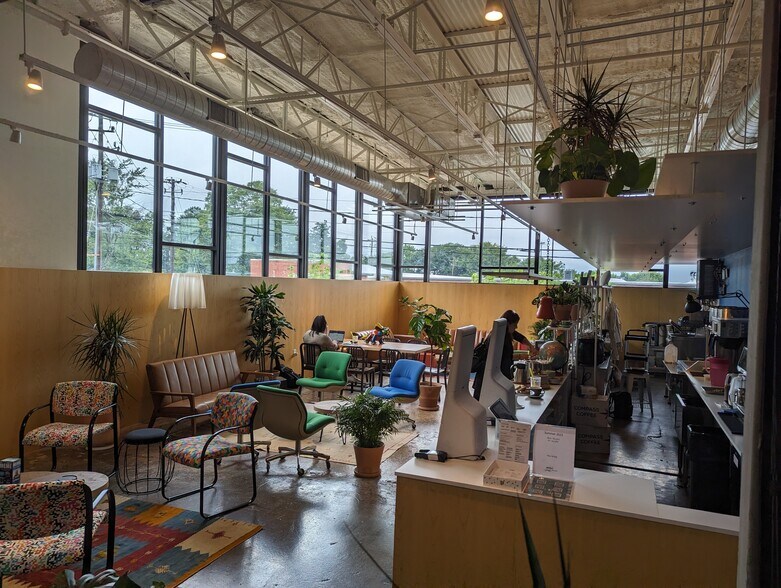 More Photos Of 100 Pine St, Avondale Estates General Retail For Lease