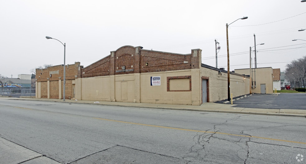Primary Photo Of 1810 W North Ave, Milwaukee Warehouse For Sale