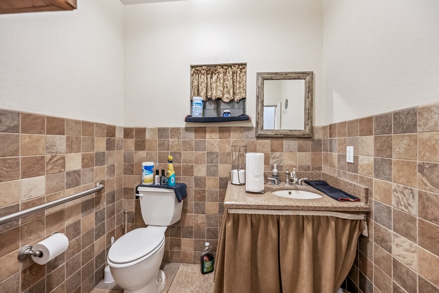 More Photos Of 3112 Willow Creek Rd, Prescott Carwash For Sale