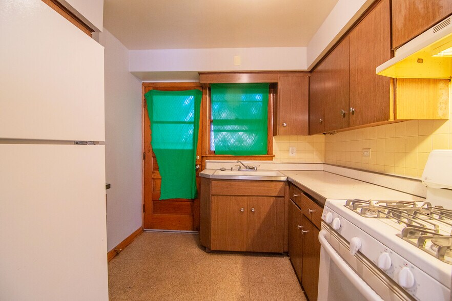 More Photos Of 14130-14132 S Atlantic Ave, Riverdale Multifamily For Sale
